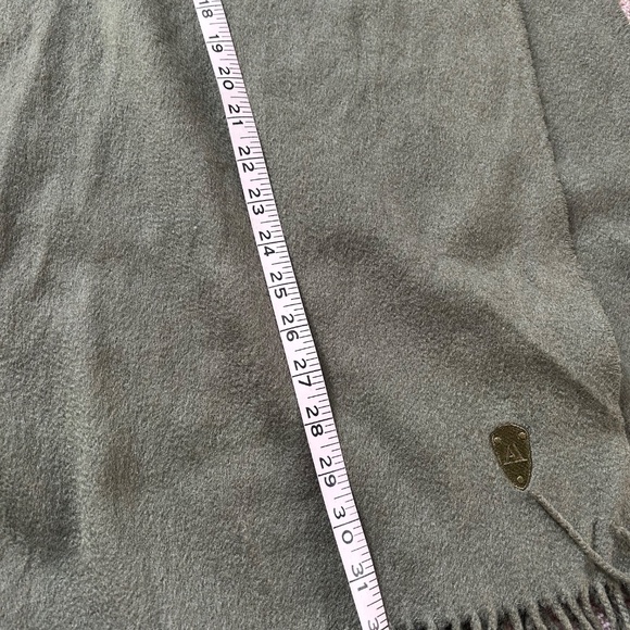 100 percent cashmere military green men’s scarf - Picture 3 of 6